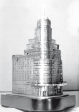 Figura 18. Maqueta metálica del edificio presentada al concurso.
